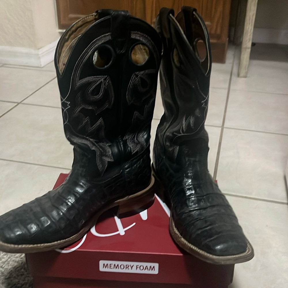 Women’s cowboy boots